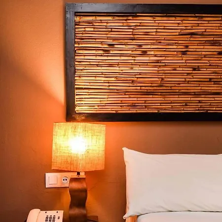 Chillout Tres Mares Otel Tarifa