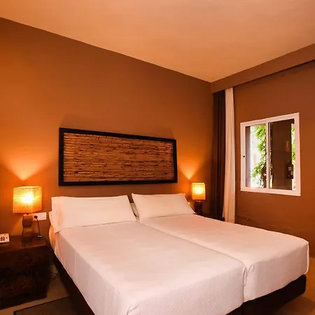 Chillout Tres Mares Отель 2*